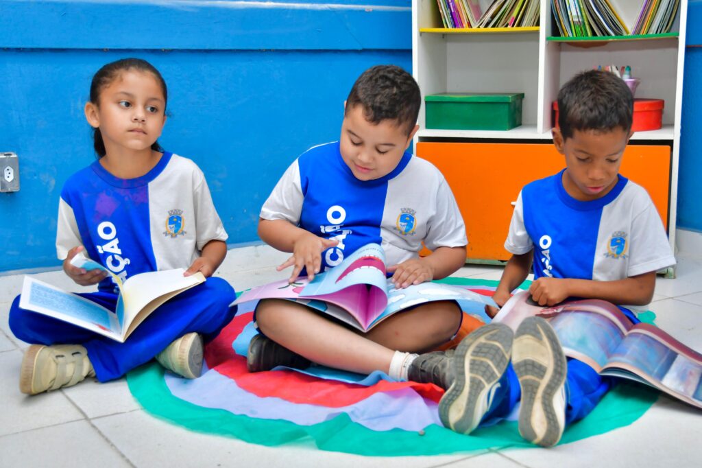 Secretaria de Educação publica edital de regulamento para a divulgação municipal do "III Prêmio Magda Soares: Transformando Vidas pela Leitura 155 2 MAGDA PREMIO PEROLA ERICK E RYAN JEOVANI CAMPOS