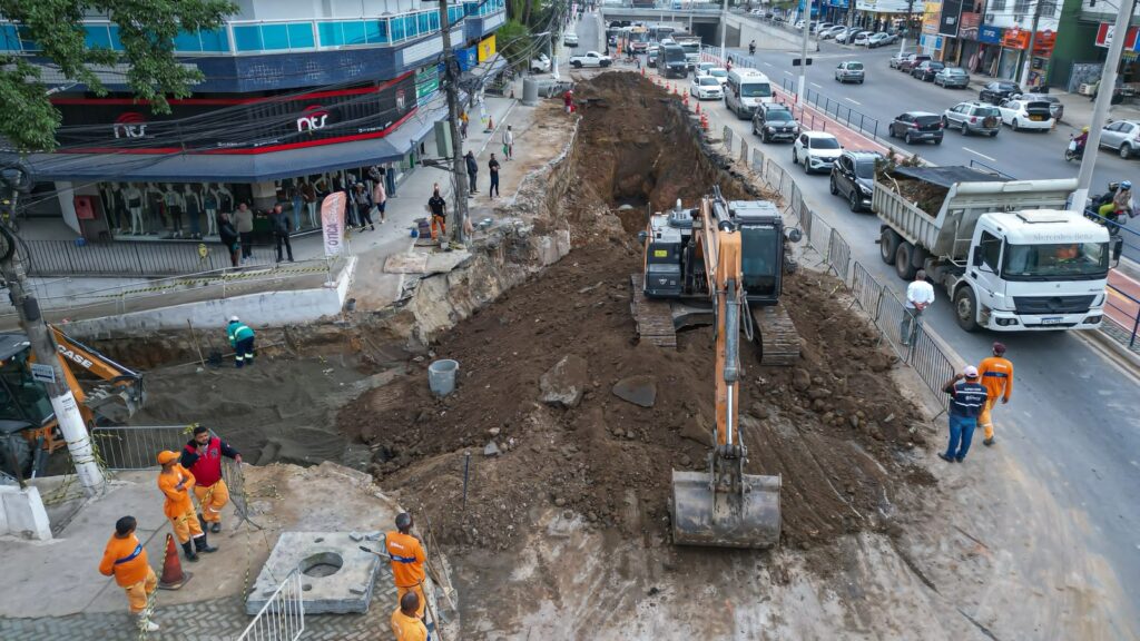 Obras de reestruturação da rede de drenagem são realizadas na Avenida 22 de Maio 166 Obras de reestruturacao da rede de drenagem sao realizadas na Avenida 22 de Maio 3